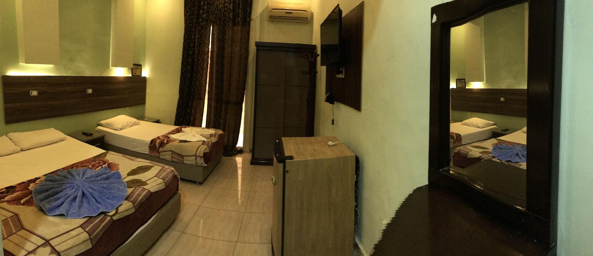 The Hotel Emerald Kairo Bagian luar foto